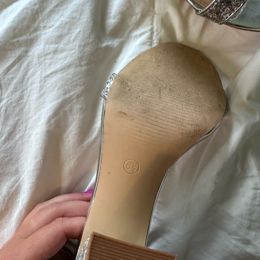 Lulu’s high heels - Picture 3 of 3
